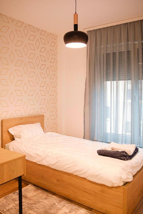 Lina - Prn, Tower Prishtina Apartment Prishtine Bagian luar foto